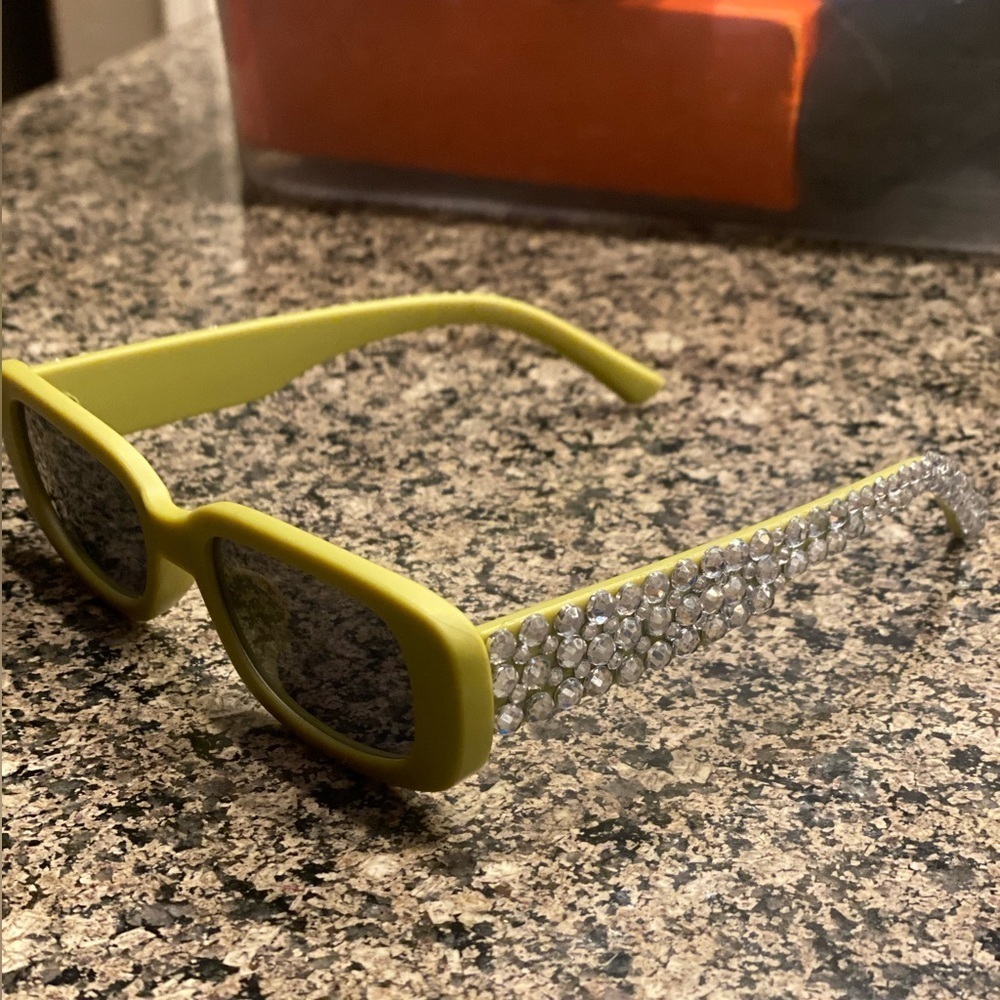 🚨Green Shades🚨